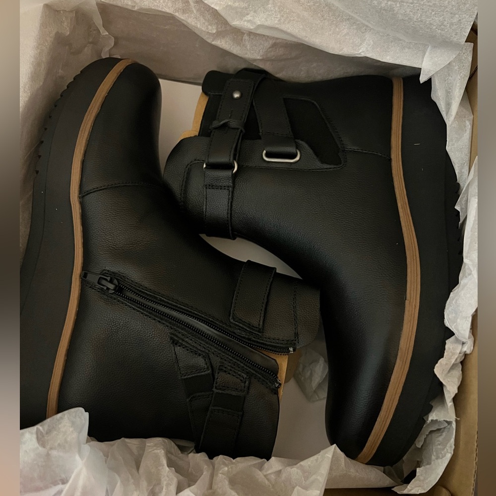 Clark boots
Zylah Faye
New in box
Size 8.5